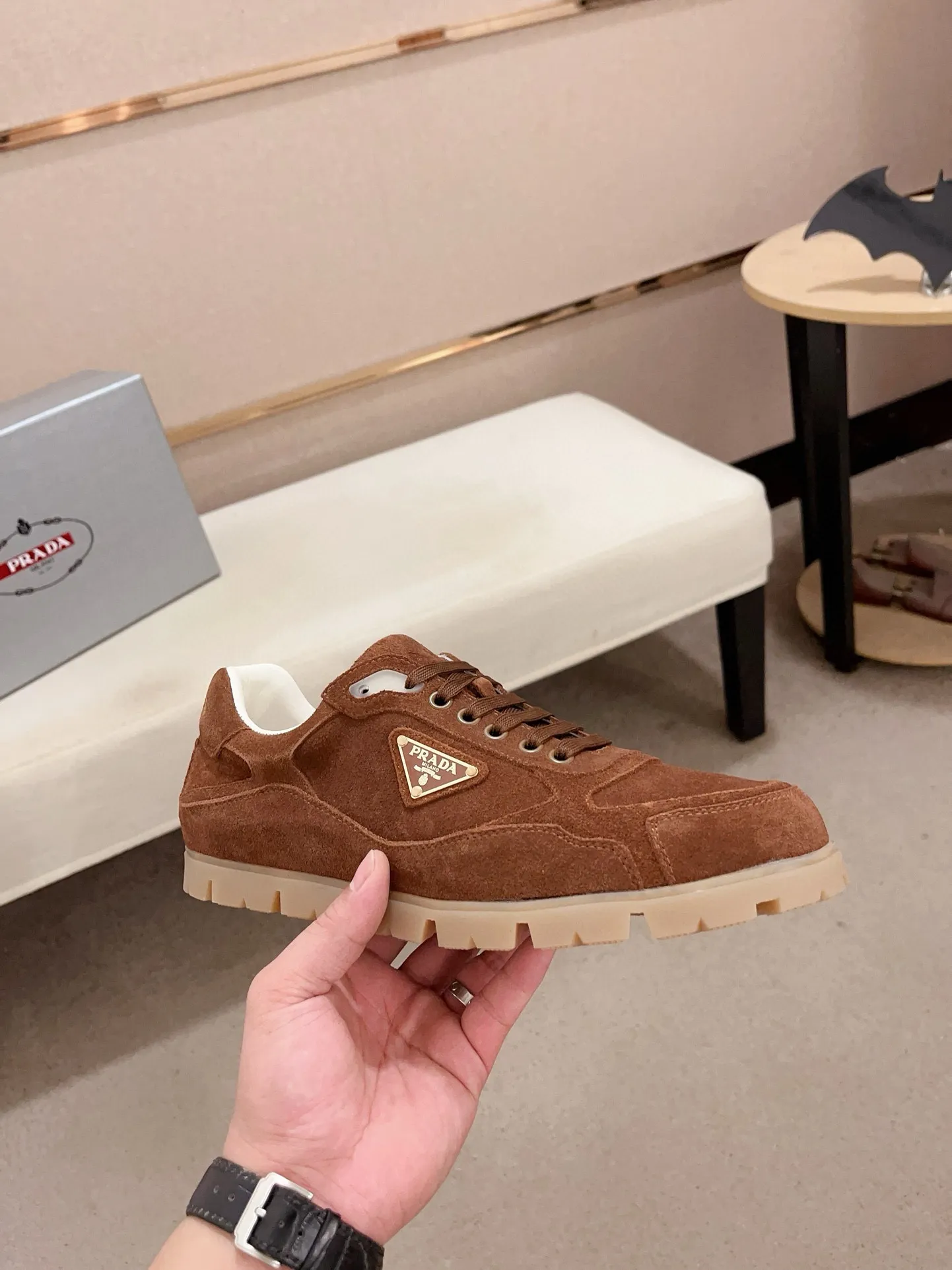 Men's shoes 💰 540💰 ✔️✔️✔️Higher version High-quality new PRADA (Prada) counters are launched at the same time. The new men's shoes and 😘 fabrics are made of high-tech glue-making technology. Lining: Full cowhide lining. 👍🏿 High-end ☄️ air-cushion molded anti-slip rubber outsole, exquisite lines, simple and elegant, comfortable and high-end for leisure travel. Code number: 38 to 44 (45 can be customized and cannot be returned or exchanged)